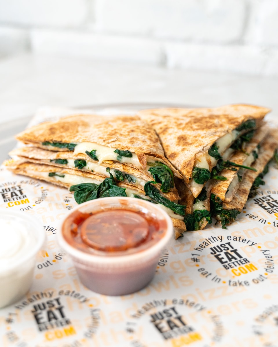 Spinach quesadilla with dipping sauce